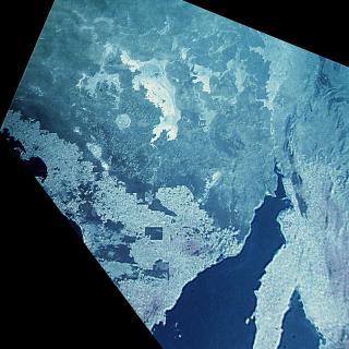 衛星写真。アクラマン・クレーター。