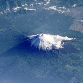 富士山。(右上が北)