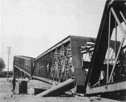 鉄橋被害