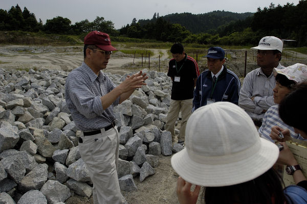 �Ë��F�Ԃ�����ӐΏ�